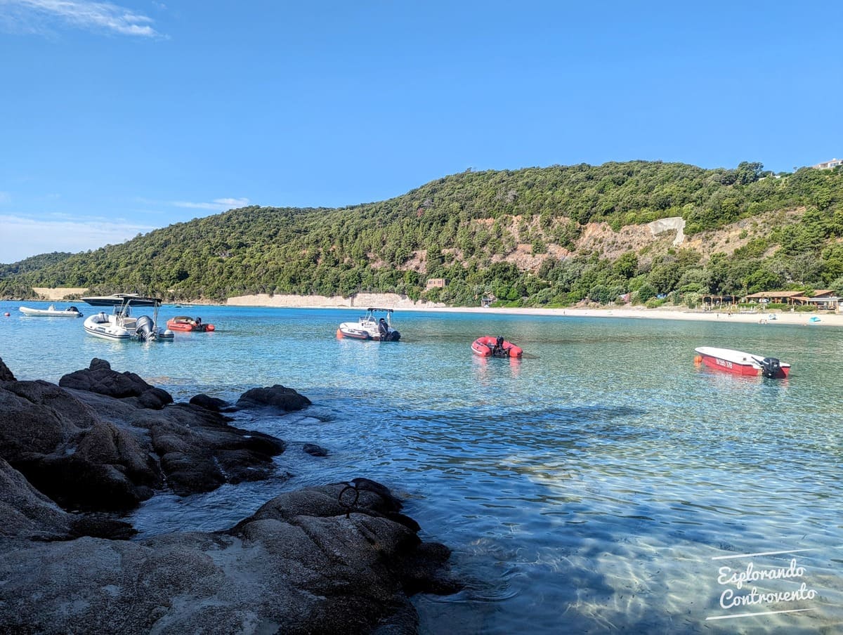 Veduta della bella spiaggia di Canella e il suo mare turchese